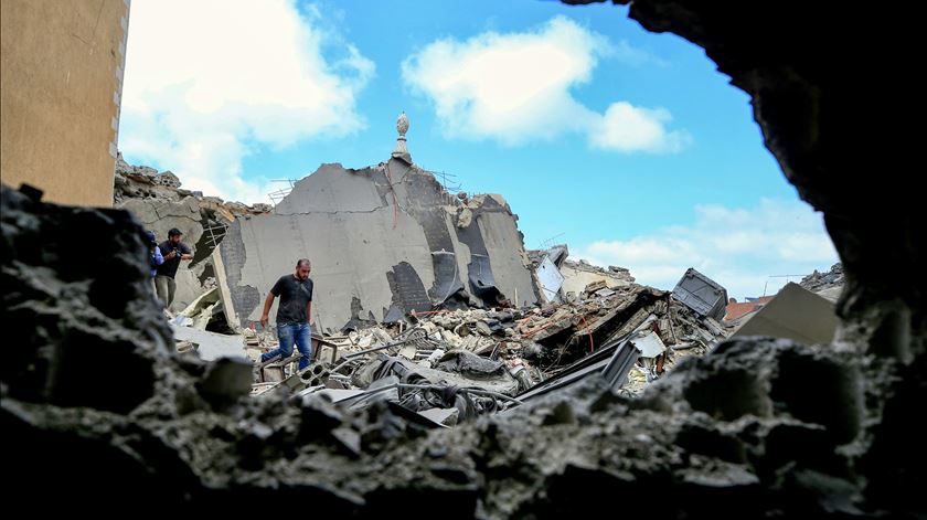 Irão suspende negociações com os EUA devido à ofensiva israelita no Líbano
