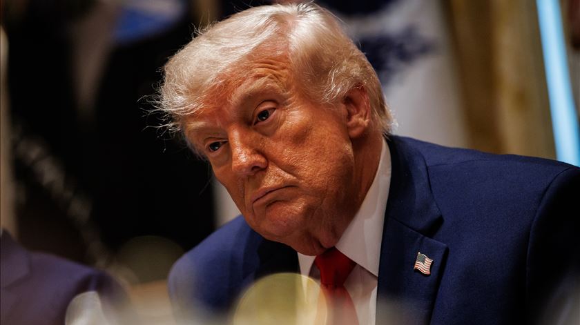 Trump diz que Irão aceitou não desenvolver arma nuclear e admite encontro com Khamenei