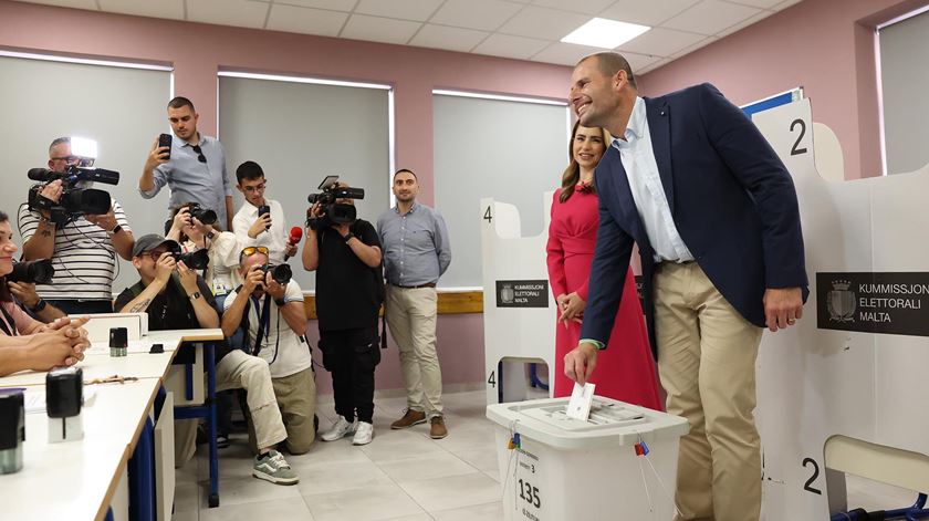 Trabalhistas mantêm poder em Malta e conseguem inédito quarto mandato