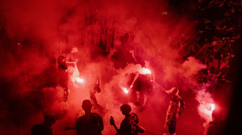 Festejos do PSG causam um morto, um ferido grave e 780 detidos Festejos do PSG causam um morto, um ferido grave e 780 detidos