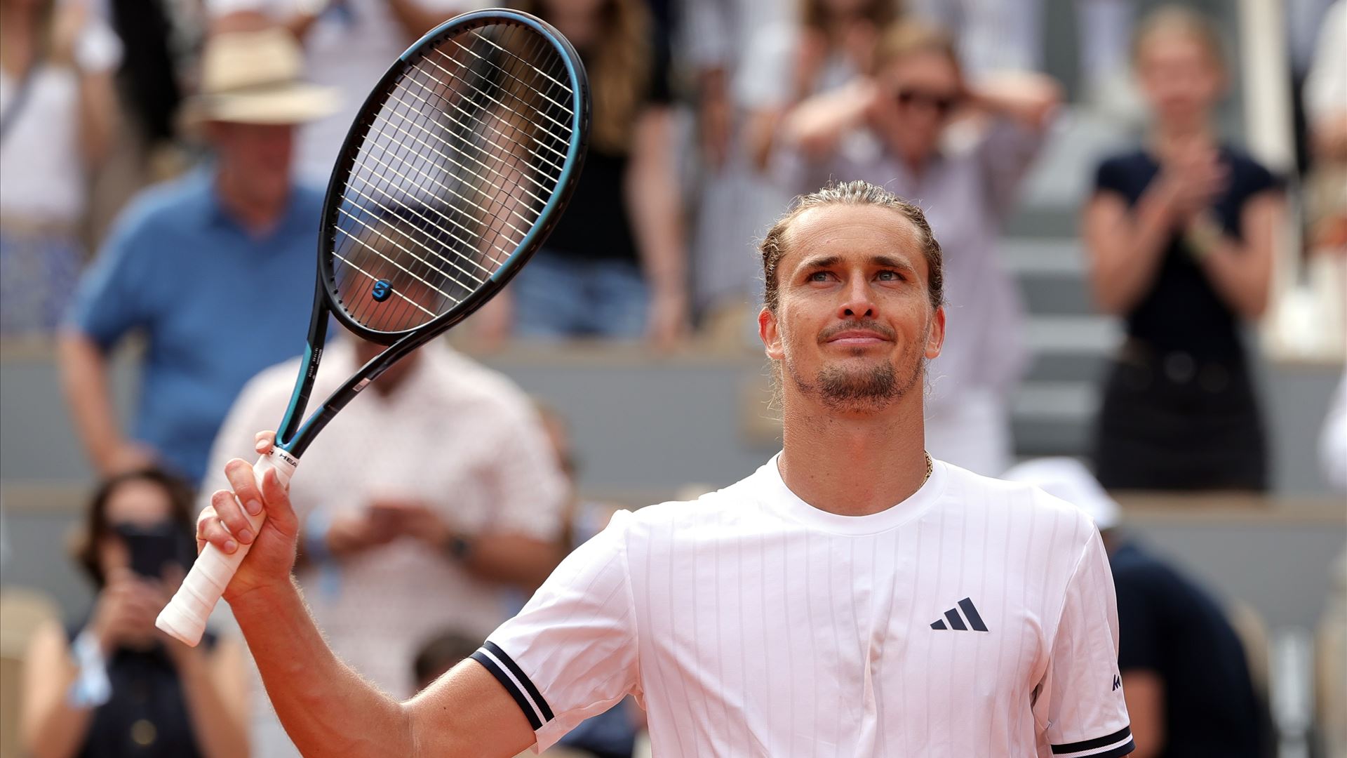 Zverev segue em frente em Roland Garros