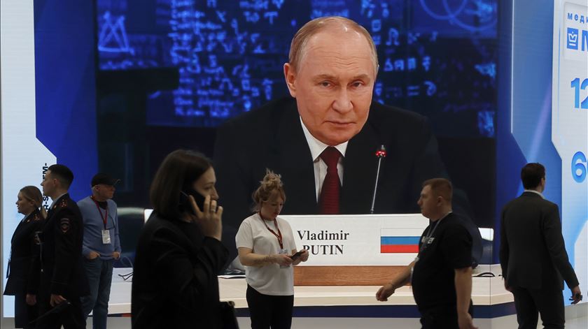 Putin admite fazer concessões para acabar com a guerra na Ucrânia