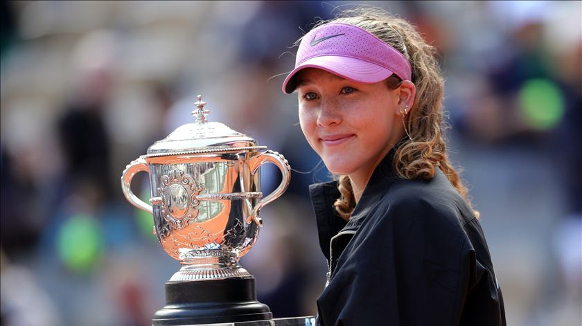 "Teenage dream" vence sonho da qualificação. Andreeva é campeã de Roland Garros aos 19 anos