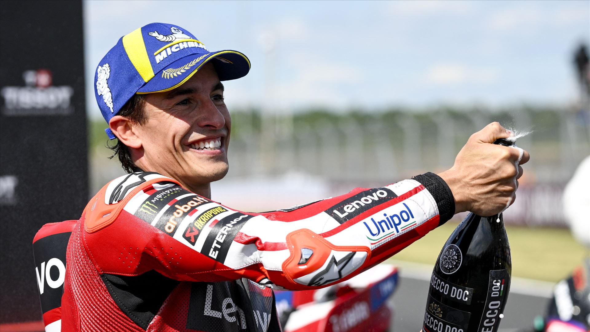Márquez chega às 100 vitórias e relança Mundial de MotoGP