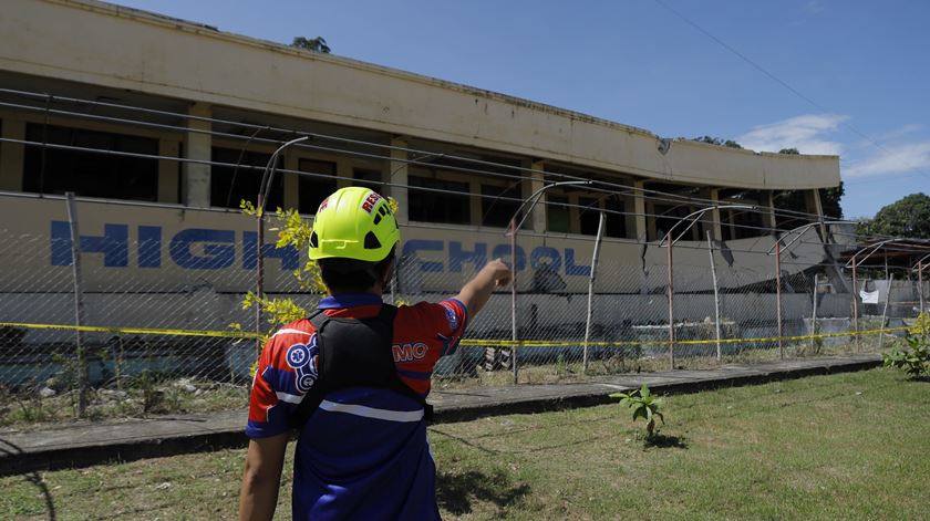 Sismo nas Filipinas fez pelo menos 41 mortos desde segunda-feira