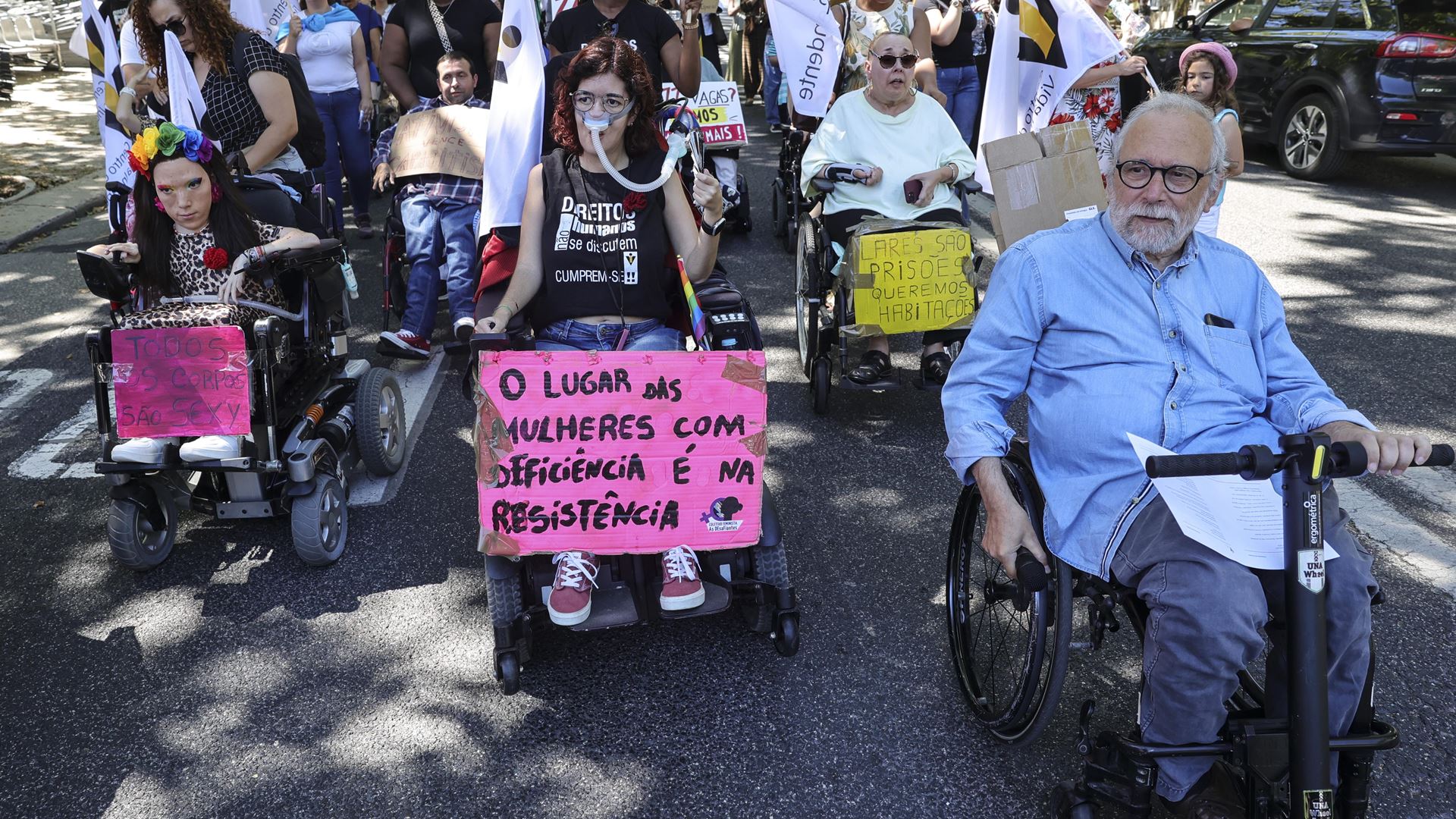 Pessoas com deficiência marcharam em Lisboa pelo d