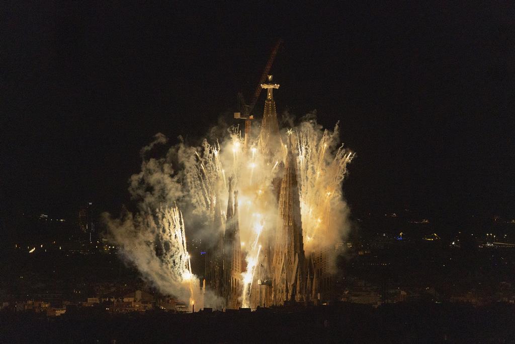 Leão XIV inaugura Torre de Jesus Cristo da Basílica da Sagrada Família. Veja o vídeo