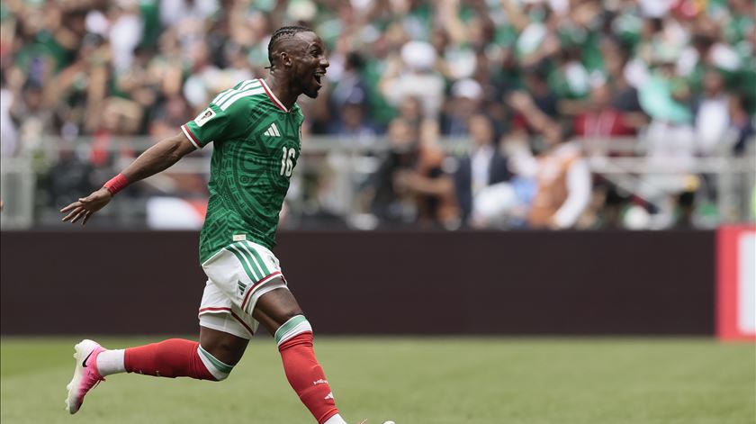 Julian Quiñones, o avançado que escapou das guerrilhas na Colômbia é o primeiro a marcar no Mundial