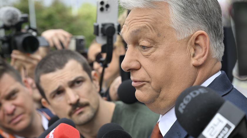 Viktor Orbán reeleito presidente do partido Fidesz após derrota nas parlamentares