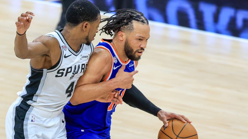 Jalen Brunson no Jogo 5 das Finais da NBA. New York Knicks e San Antonio Spurs. Foto: Adam Davis/EPA