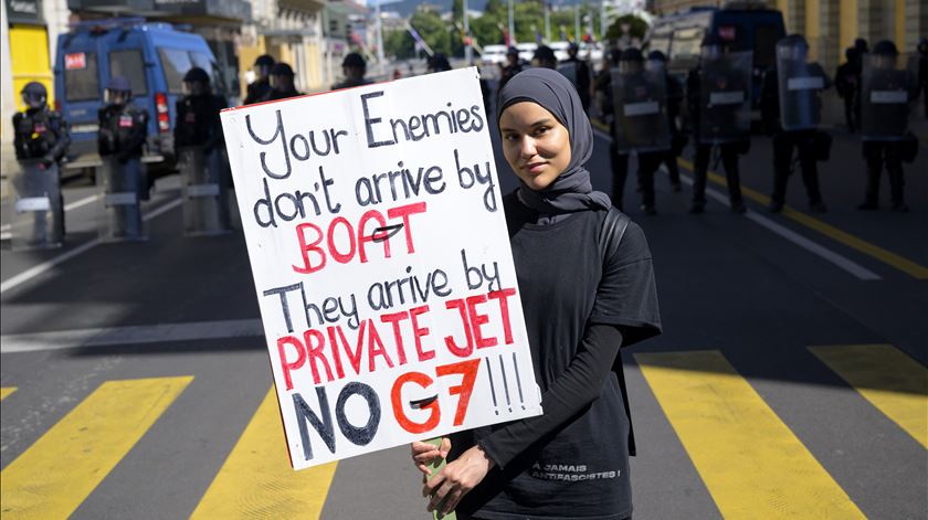 Protesto "Não ao G7" em Genebra. Foto: Jean-christophe Bott/EPA
