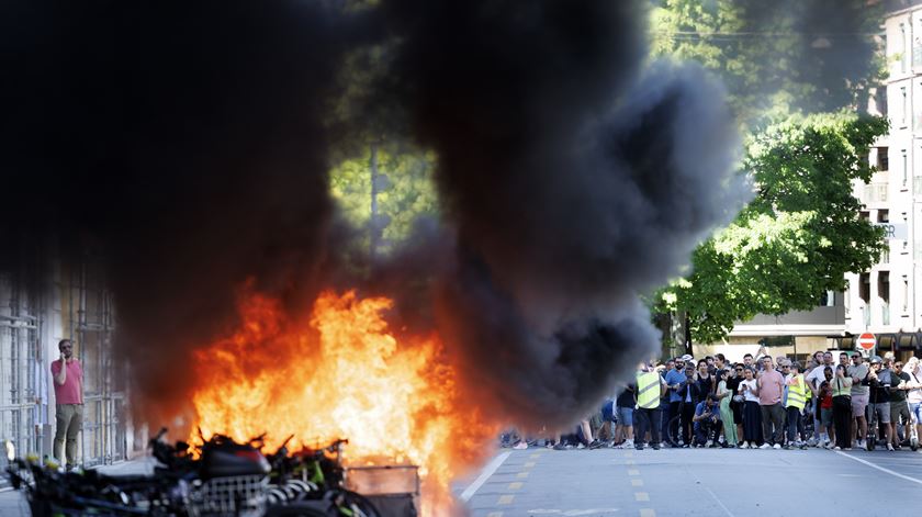Protesto "Não ao G7" em Genebra. Foto: Jean-christophe Bott/EPA
