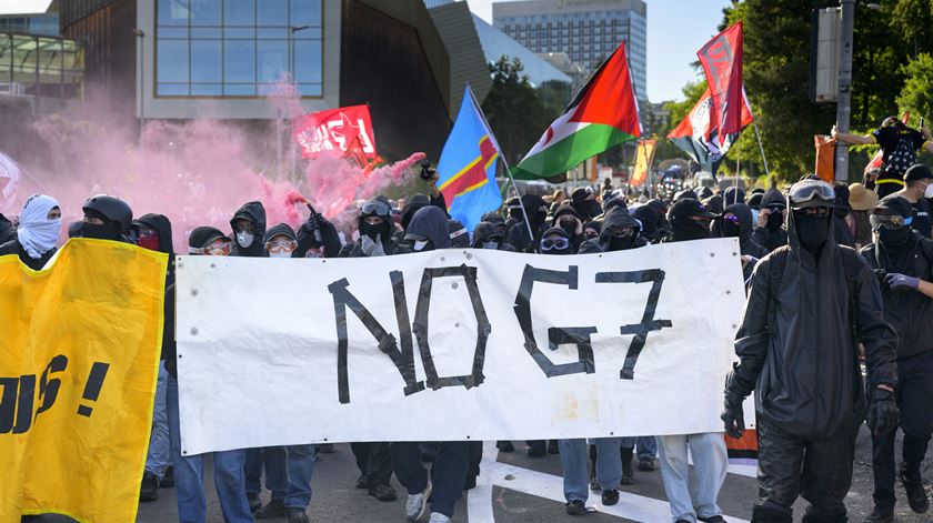 Protesto "Não ao G7" em Genebra. Foto: Jean-christophe Bott/EPA