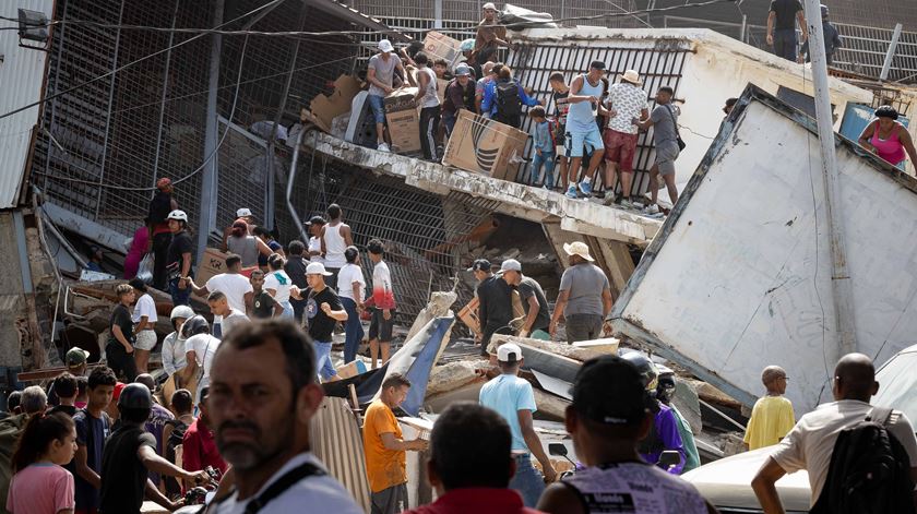 "Sem camas, medicamentos" e máquinas de resgate. Sismos agravam crise humanitária na Venezuela