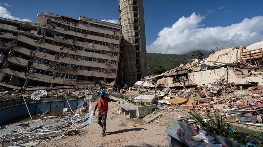 89 portugueses mortos e 60 desaparecidos nos sismos 89 portugueses mortos e 60 desaparecidos nos sismos