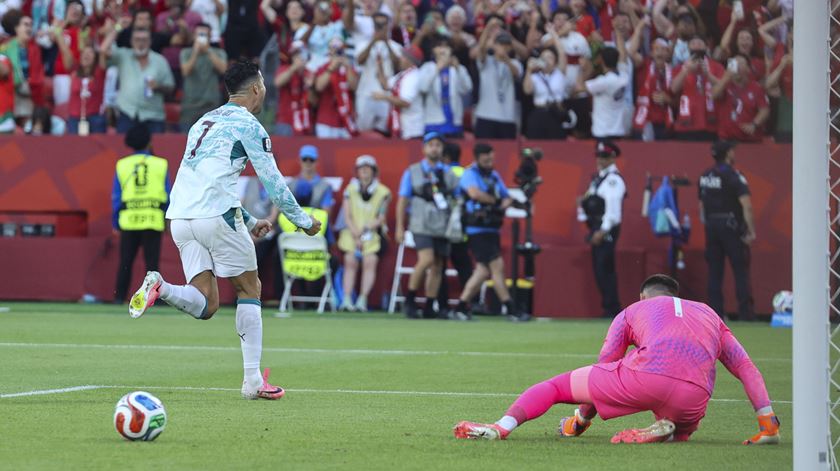 Cristiano Ronaldo estreia-se a marcar numa ronda a eliminar de um Mundial