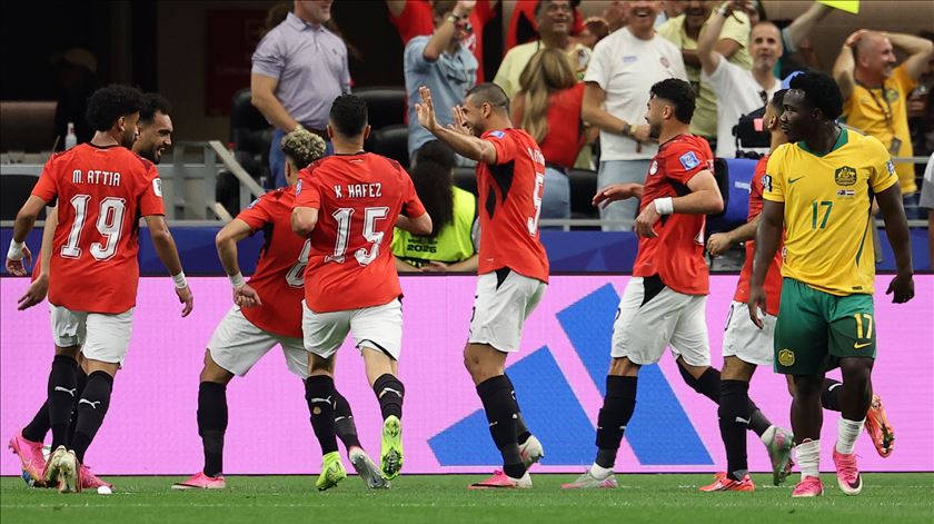 Egito supera Austrália nos penáltis e iguala melhor prestação de sempre no Mundial Egito supera Austrália nos penáltis e iguala melhor prestação de sempre no Mundial