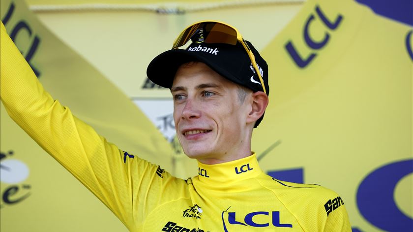 Vingegaard vence contrarrelógio por equipas e é o primeiro camisola amarela do Tour Vingegaard vence contrarrelógio por equipas e é o primeiro camisola amarela do Tour