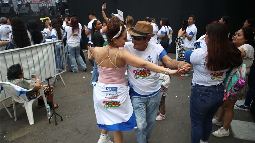 Aulas de salsa ajudam a saúde mental? É o que diz estudo de Oxford