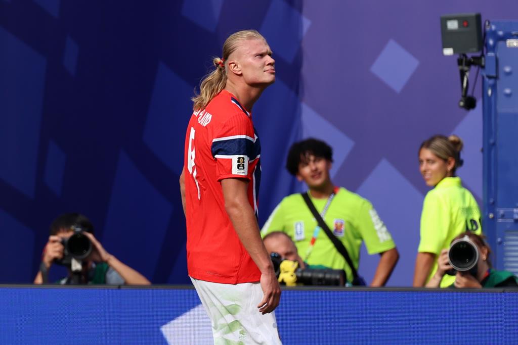 Haaland marcou dois golos na vitória frente ao Brasil Foto: Olga Fedorova/EPA Haaland marcou dois golos na vitória frente ao Brasil Foto: Olga Fedorova/EPA