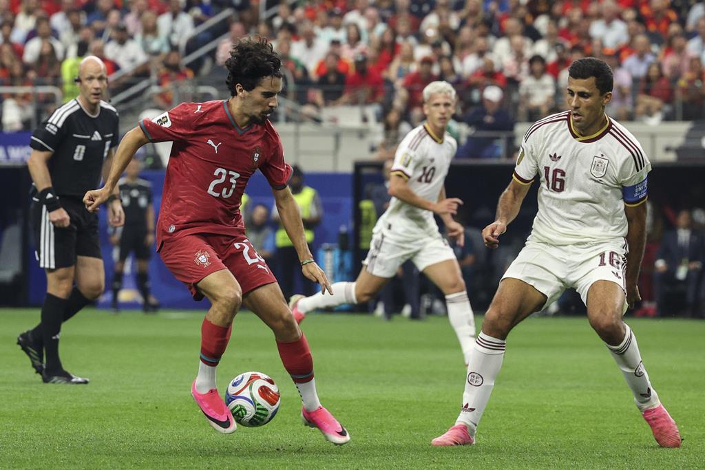 Jogo de Portugal-Espanha foi visto por mais de 3,7 milhões na RTP. Foto: Miguel A. Lopes/EPA Jogo de Portugal-Espanha foi visto por mais de 3,7 milhões na RTP. Foto: Miguel A. Lopes/EPA