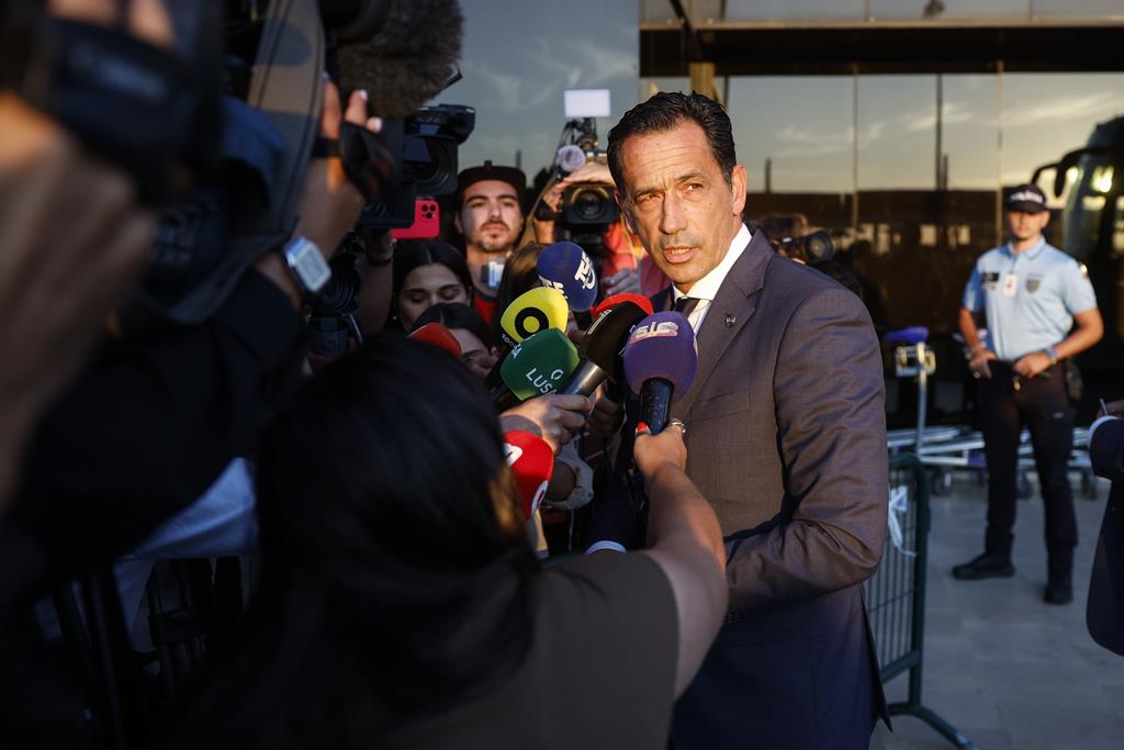 Pedro Proença, presidente da FPF, na chegada da seleção nacional masculina a Portugal após participação no Mundial 2026. Foto: Antonio Pedro Santos/EPA Pedro Proença, presidente da FPF, na chegada da seleção nacional masculina a Portugal após participação no Mundial 2026. Foto: Antonio Pedro Santos/EPA