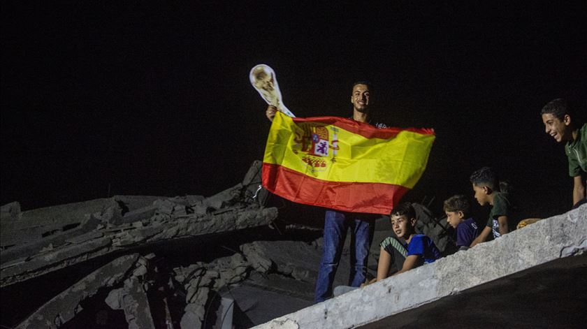 Palestinianos celebram vitória da Espanha Palestinianos celebram vitória da Espanha