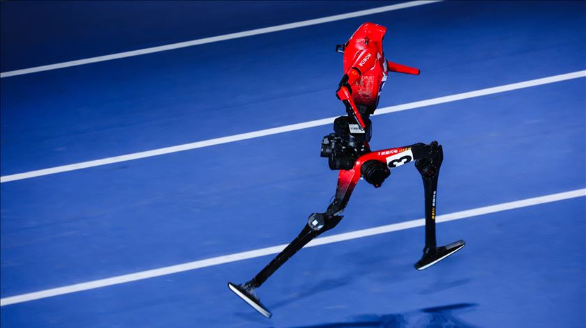 Robô humanóide bate record de Usain Bolt nos 100 metros