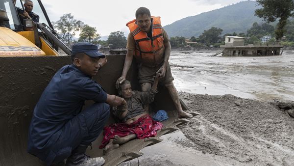 Cheias no Nepal e Tibete: 389 mortos e três cidadãos portugueses desaparecidos
