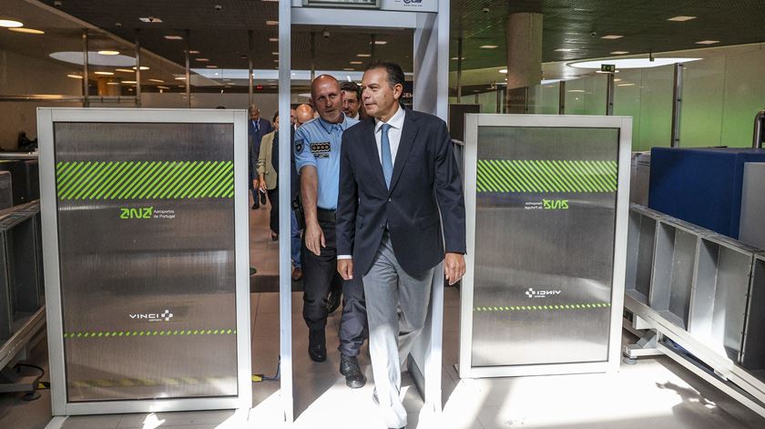 Mais "pressão" nos aeroportos a partir de 6 de setembro, com recolha biométrica a 100%