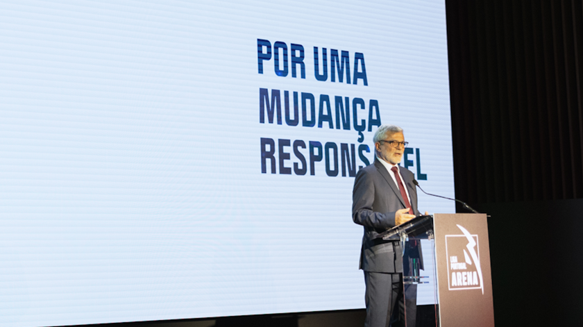 O papel dos treinadores no ambiente tenso do futebol português. "Constatam os erros dos árbitros, não andam no mundo das conspirações"