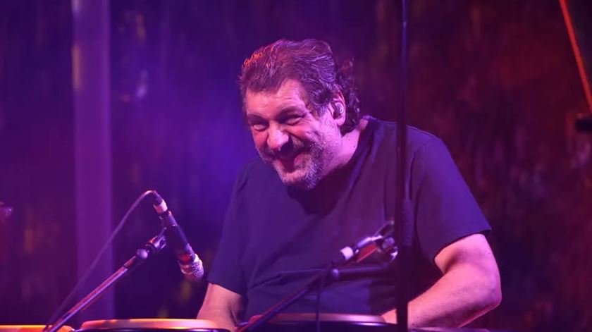 Morreu Luís Jardim. Produtor das estrelas da pop, jurado implacável e guarda-redes do Chelsea Morreu Luís Jardim. Produtor das estrelas da pop, jurado implacável e guarda-redes do Chelsea