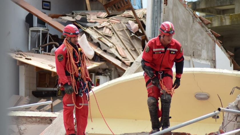 Hotel desaba em Buenos Aires. Há um morto e dez desaparecidos. Foto: Município de Villa Gesell