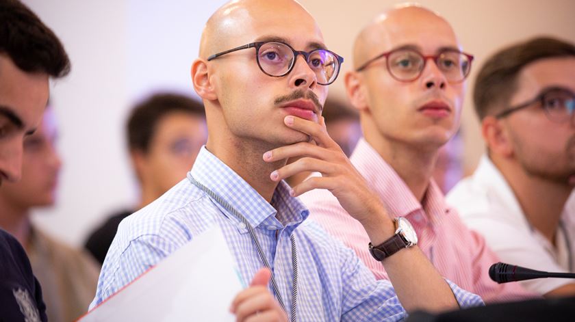 Simão e Samuel Moura. Gémeos do PSD querem ser “muito melhores” do que as irmãs Mortágua