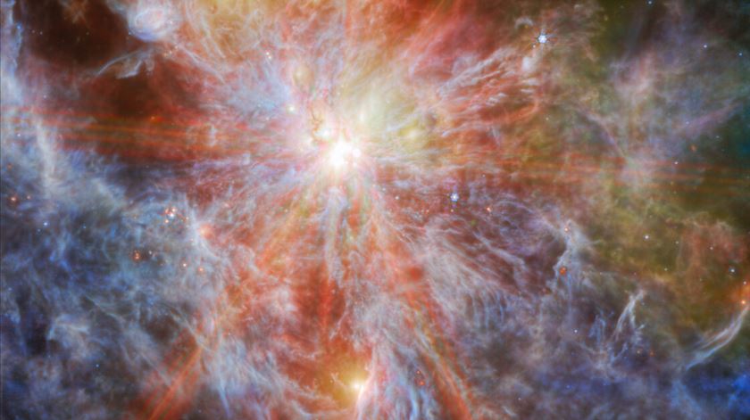 Telescópio espacial capta vasto complexo de formação de estrelas