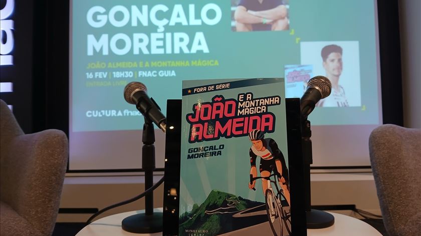 "Morreremos e o livro há de permanecer". João Almeida vê carreira eternizada em livro para os mais novos