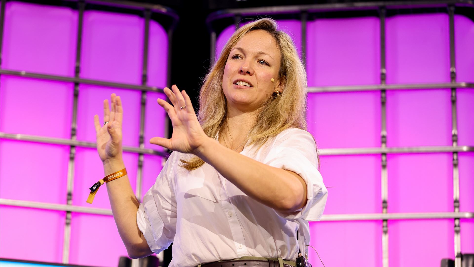 Criadora da primeira "atriz AI" não quer roubar empregos a Hollywood