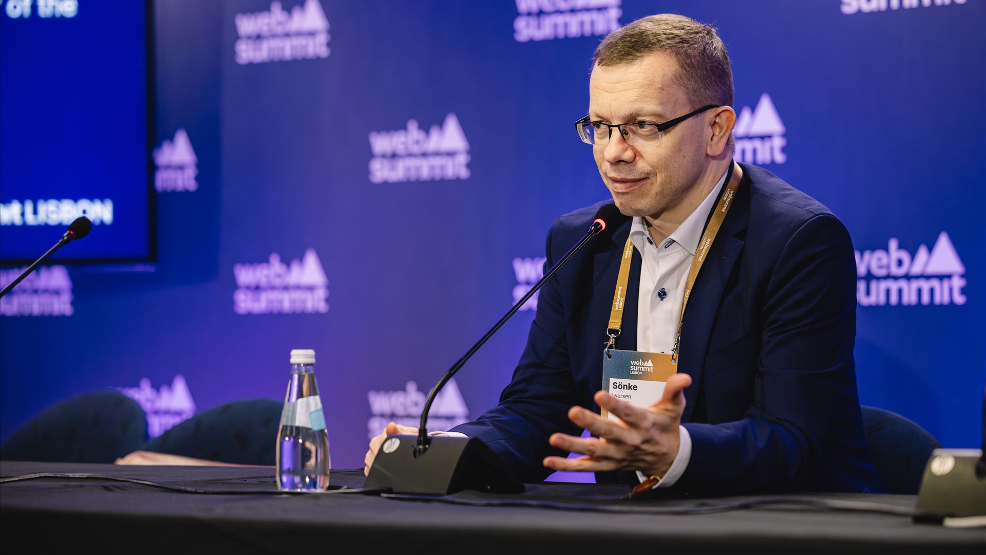 O "mundo obscuro" de Musk, onde os chefes vão a casa garantir que trabalhadores estão realmente doentes