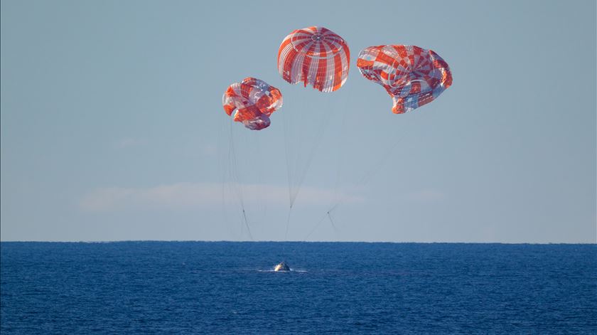 Astronautas da Artemis II regressam à Terra