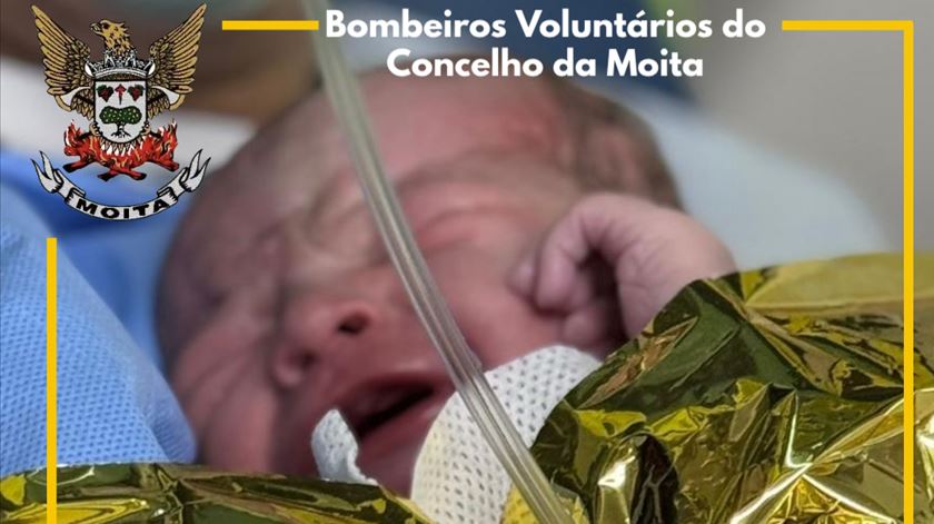 Chama-se Afonso e é o primeiro bebé de 2026 a nascer numa ambulância na Moita
