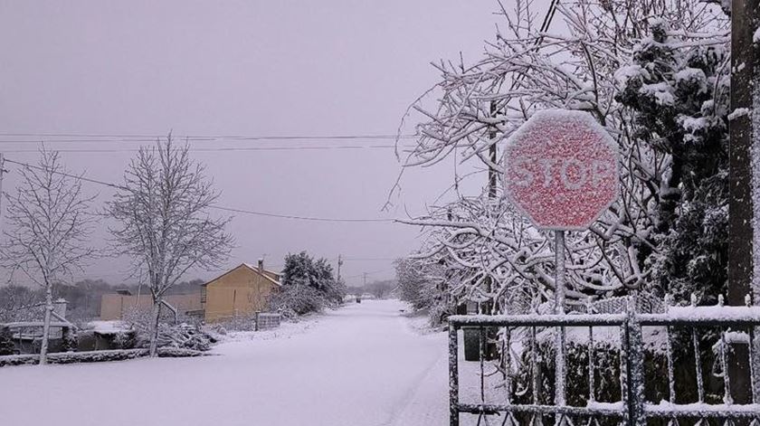 Neve, chuva e agitação marítima: depressão Ingrid chega a Portugal e deixa o Norte pintado de branco Neve, chuva e agitação marítima: depressão Ingrid chega a Portugal e deixa o Norte pintado de branco
