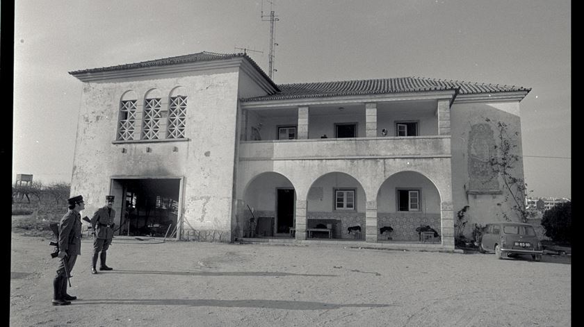 Bombardeamento dos emissores da Renascença, a 7 de novembro de 1975. Foto: Fernando Baião/ANTT