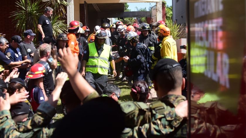 Hotel desaba em Buenos Aires. Há um morto e dez desaparecidos. Foto: Município de Villa Gesell