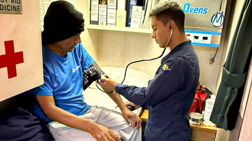 Pescador peruano resgatado com vida depois de 95 dias perdido no Oceano Pacífico Pescador peruano resgatado com vida depois de 95 dias perdido no Oceano Pacífico