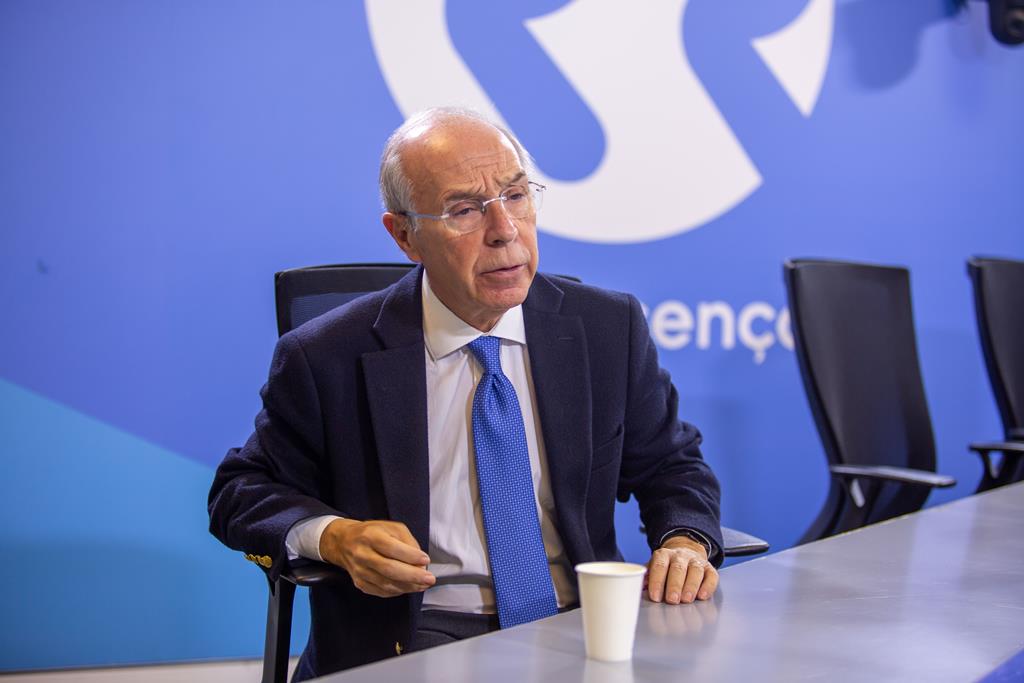 Marques Mendes desafia almirante: "Não chega atirar a pedra e esconder a mão"