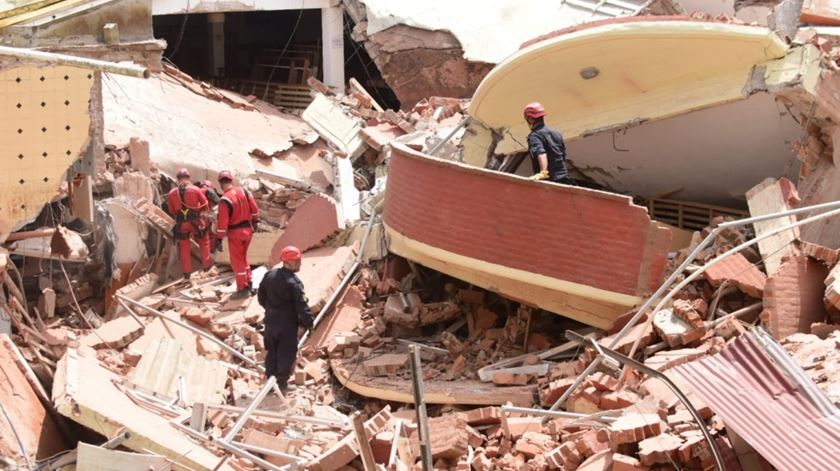 Hotel desaba em Buenos Aires. Há um morto e dez desaparecidos. Foto: Município de Villa Gesell