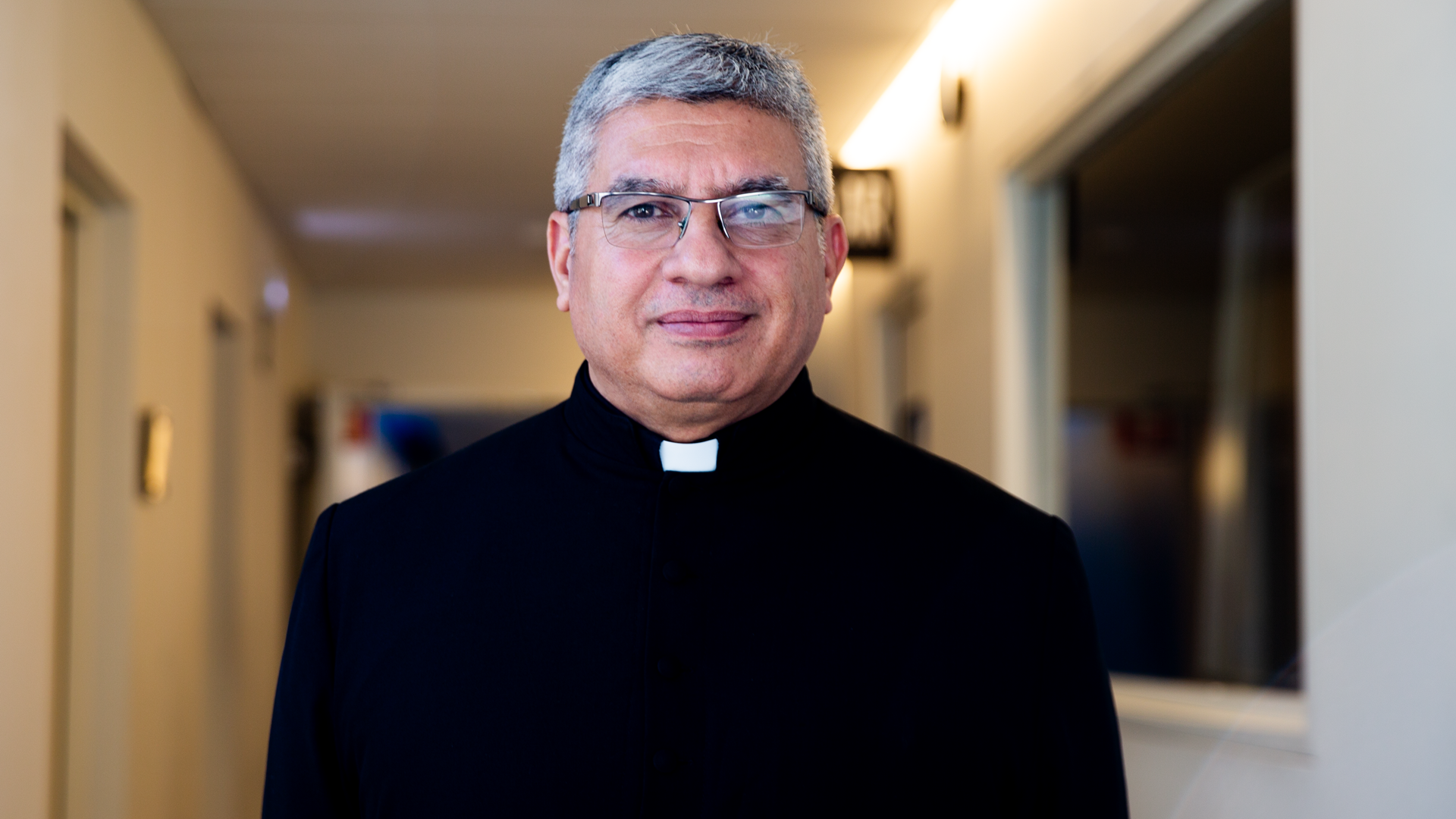 Padre na Síria Revela: 'Posso Usar Batina, Mas...'