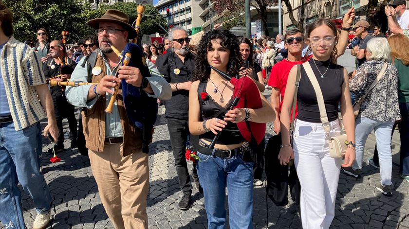 Milhares de pessoas pintaram o Porto de Liberdade, e marcharam pelas ruas da cidade. 25 Abril 2026. Foto: André Rodrigues/Renascença Milhares de pessoas pintaram o Porto de Liberdade, e marcharam pelas ruas da cidade. 25 Abril 2026. Foto: André Rodrigues/Renascença