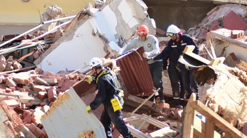 Hotel desaba em Buenos Aires. Há um morto e dez desaparecidos. Foto: Município de Villa Gesell