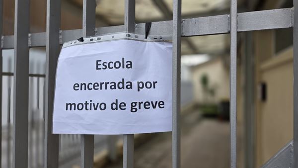 🔴 Greve geral ao minuto: 60% dos comboios suprimidos, 90% dos hospitais afetados. UGT não exclui nova greve geral
